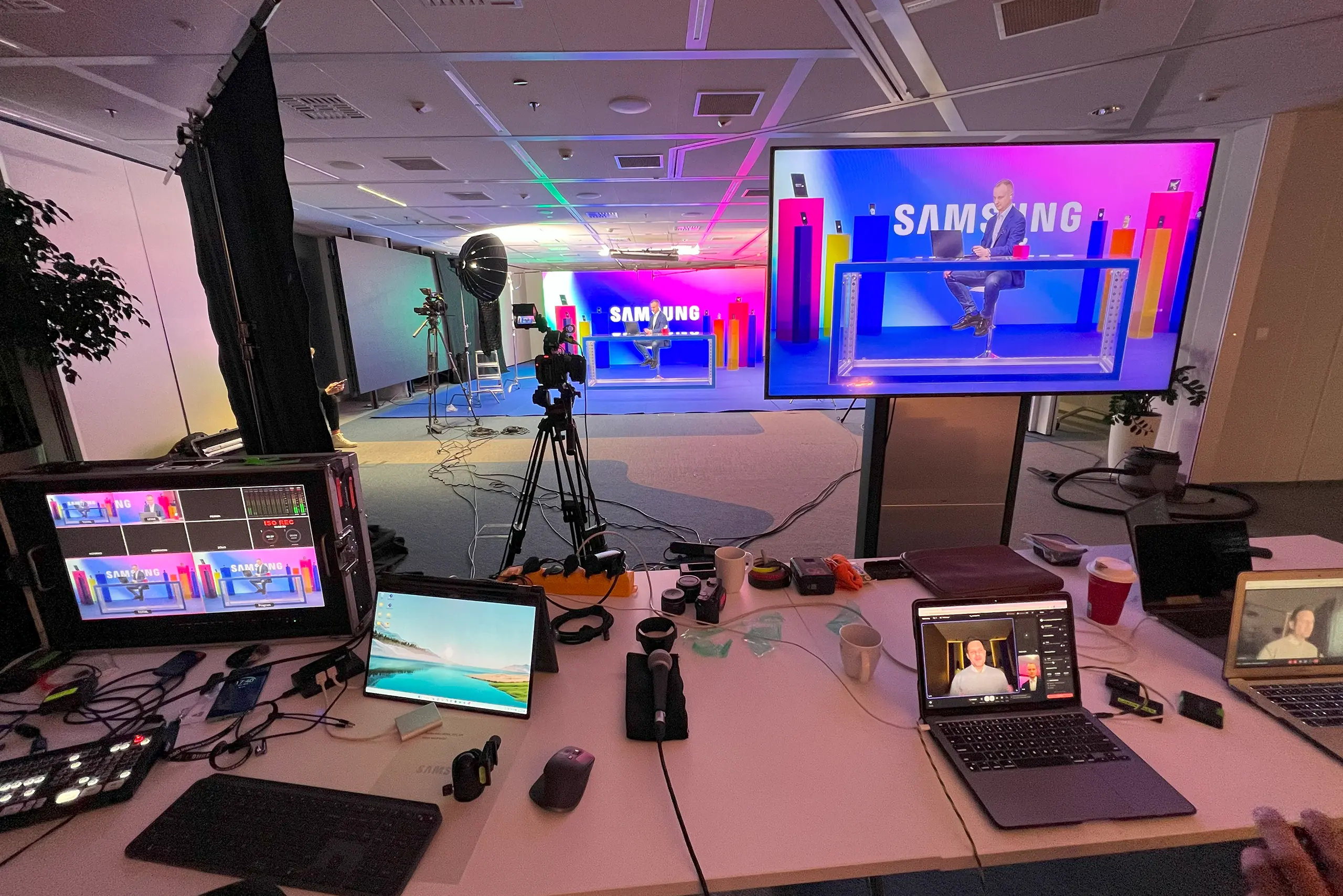 Packshot – zdjęcie produktowe backstage z realizacji eventu Samsung, studio nagraniowe i sprzęt multimedialny | Packshot Warszawa